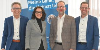 Der Vorstand der Vereinigte Volksbanken eG präsentierte am Freitag die Geschäftszahlen 2025 des Instituts. Von links: Martin Riegger, Anette Rehorsch-Hartmann, Thomas Krätschmer und Jörg Niethammer.