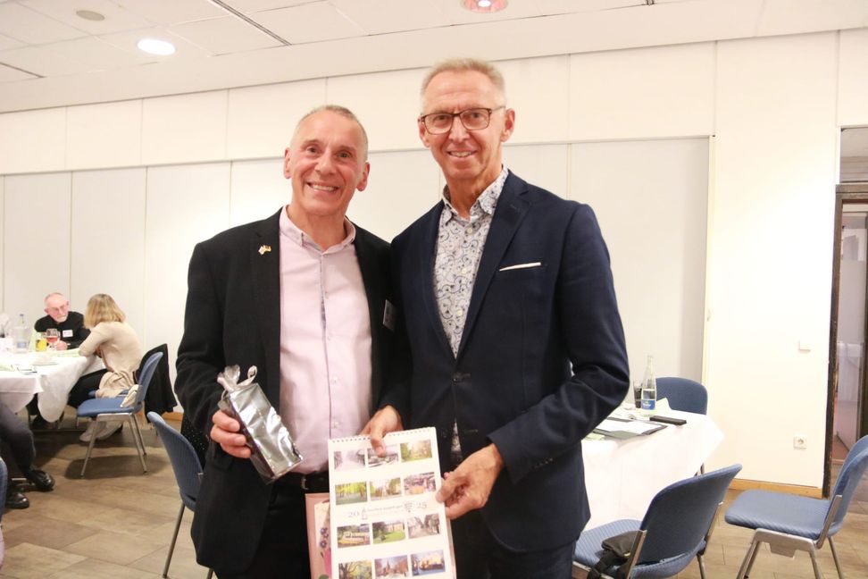 Empfang der Stadt Sindelfingen, mit dem Ersten Bürgermeister Christian Gangl  und dem Vorsitzenden der Dronfield TownTwinning Federation David Goater (links).