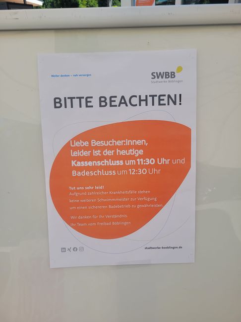 Über einen Aushang wurden Besucher am Eingang informiert.