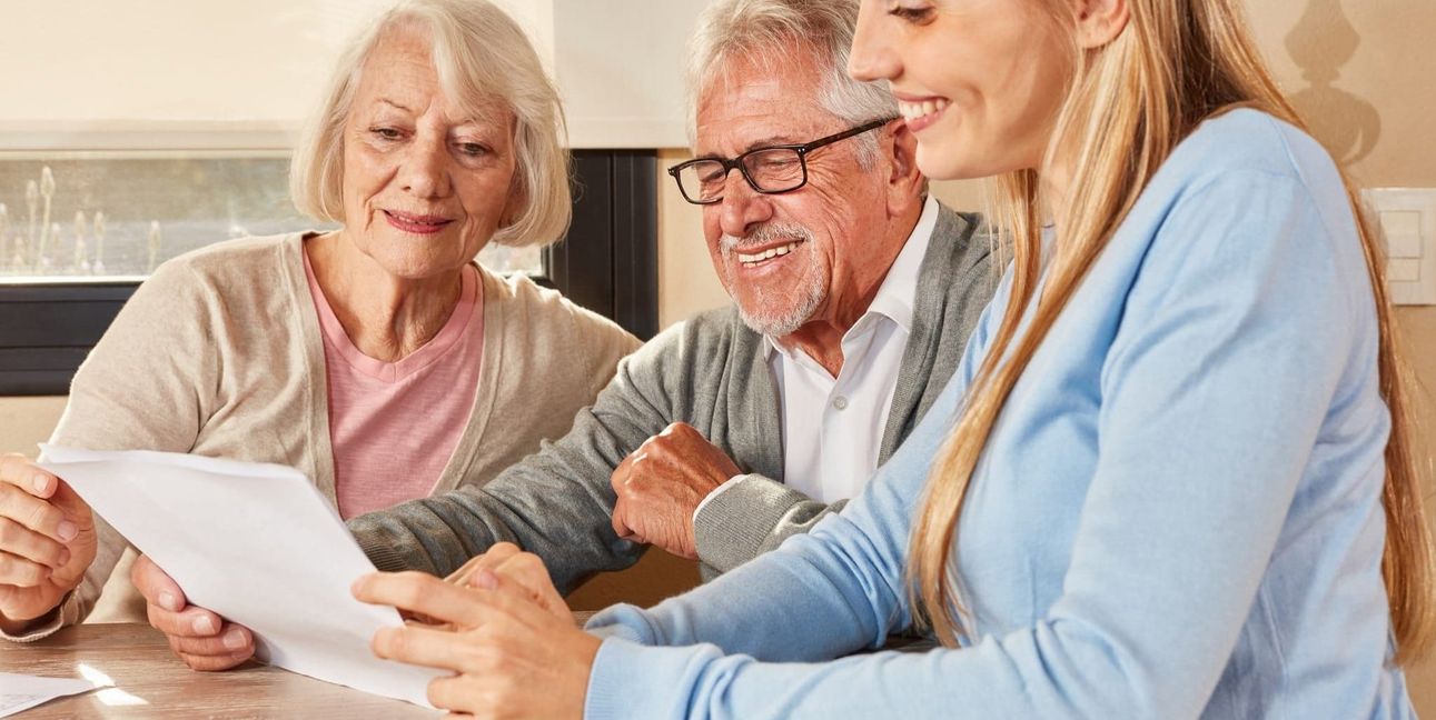 Anwälte, Steuerberater und weitere Fachleute halten Kurzvorträge und nehmen sich Zeit für persönliche Gespräche über Vorsorge, Testament, Pflege und Erbschaft.