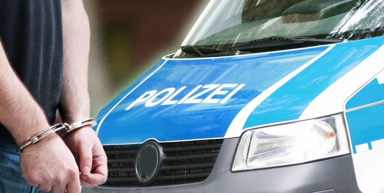 Der junge Mann wurde in Handschellen abgeführt.