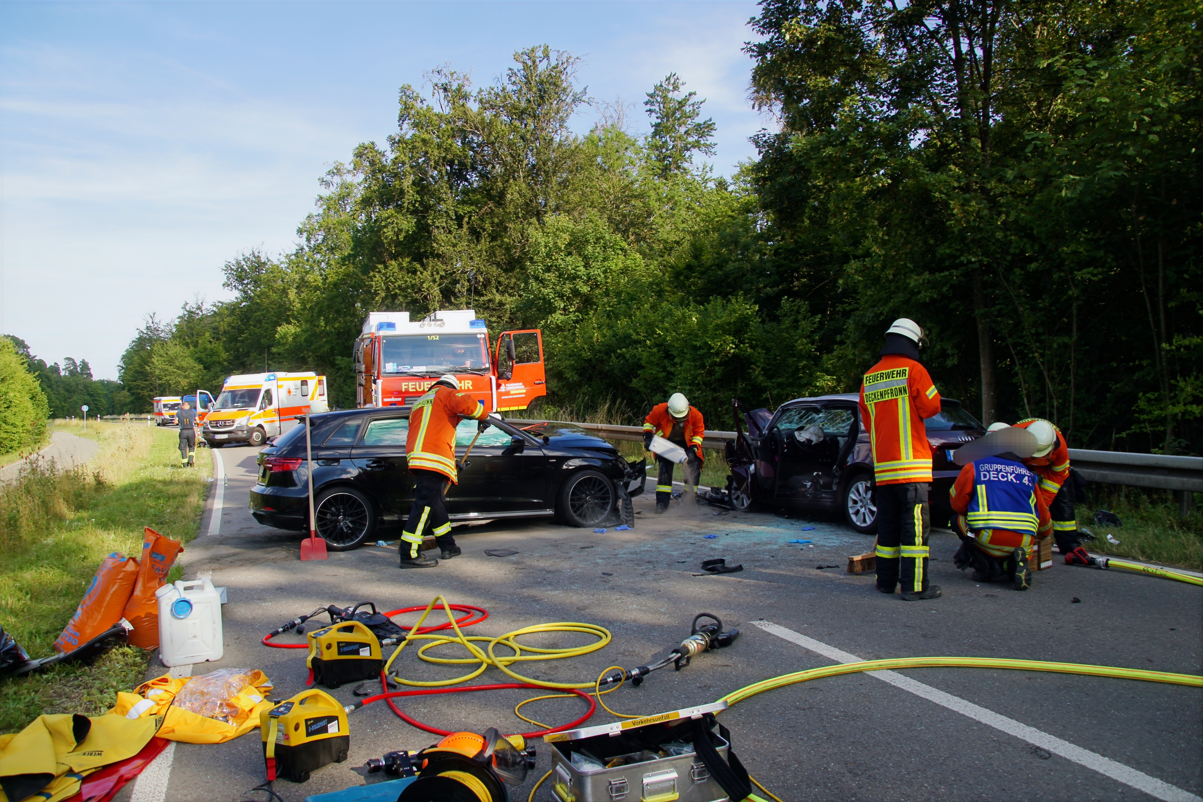 Die Feuerwehr war anschließend mit Renigungsarbeiten beschäftigt. Bild: SDMG/Dettenmeyer