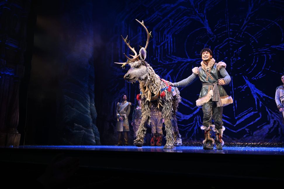 Jonathan Kügler als Kristoff mit seinem Gefährten Sven.