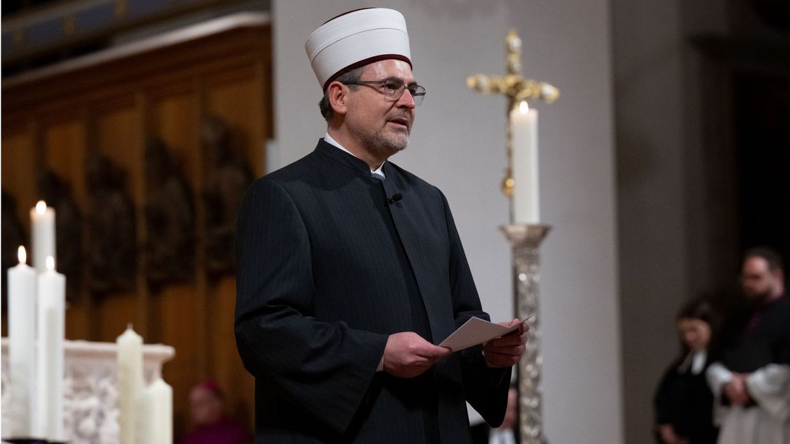 Imam Benjamin Idriz sprach im Namen der muslimischen und afghanischen Gemeinden den Opfern Mitgefühl und Solidarität aus.