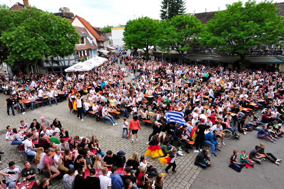 Wenn Deutschland bei einer EM oder WM spielt, ist der Sindelfinger Wettbachplatz bis auf den letzten Platz gefüllt. Bild: photostampe
