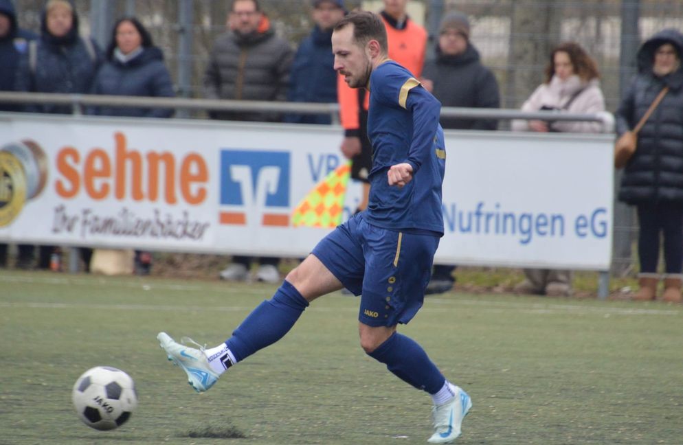 Fabian Schneider erzielte den ersten Darmsheimer Treffer beim 3:0-Erfolg in Waldstetten.