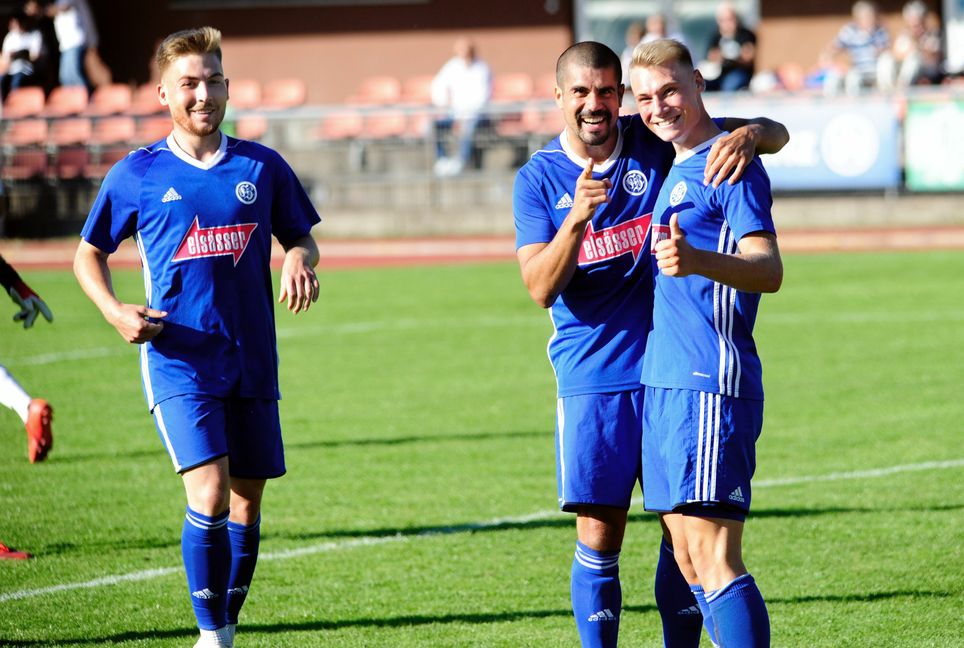 21.9.19 Sindelfingen - Tor zum 3:1 - von links:Samuel Mayer, Ivan Vargas Müller, Lars Jäger