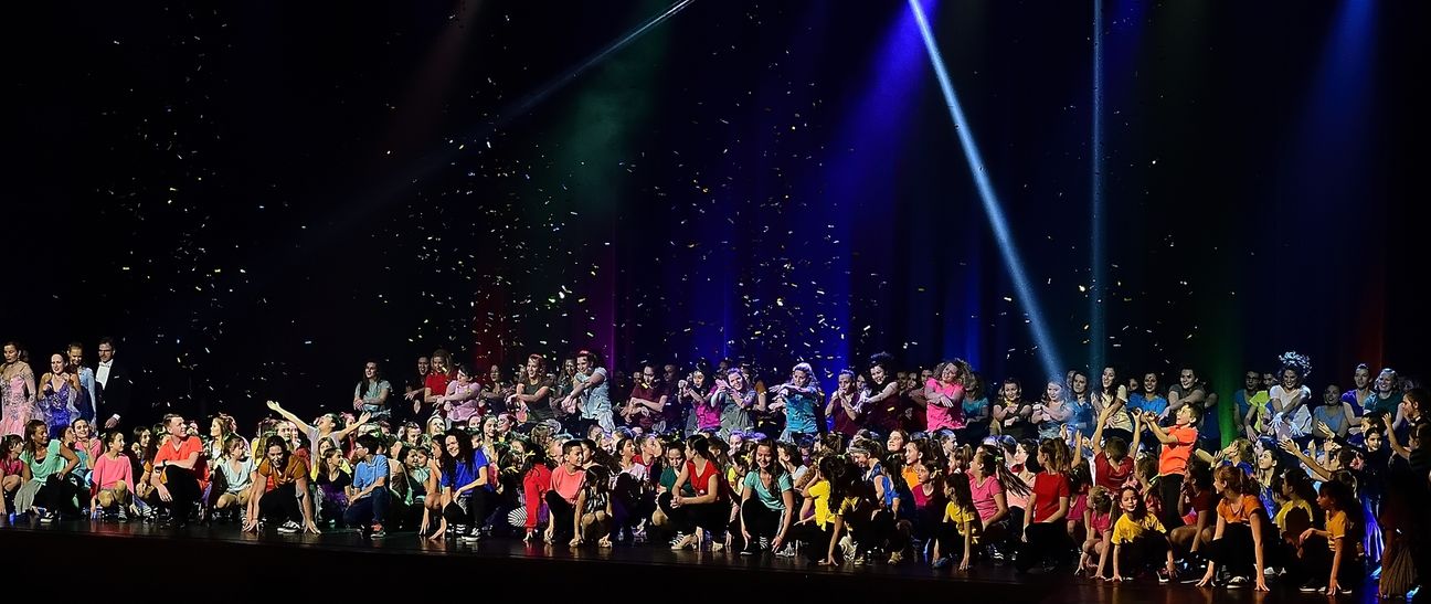Das Schlussbild der letzten Sho 2019 in der Sindelfinger Stadthalle. Diese Momente wünschen sich die Tänzer für 2022 zurück. Mitmachen kann jeder Jugendliche, der sich in nächster Zeit anmeldet.      Bild: Isenecker/z
