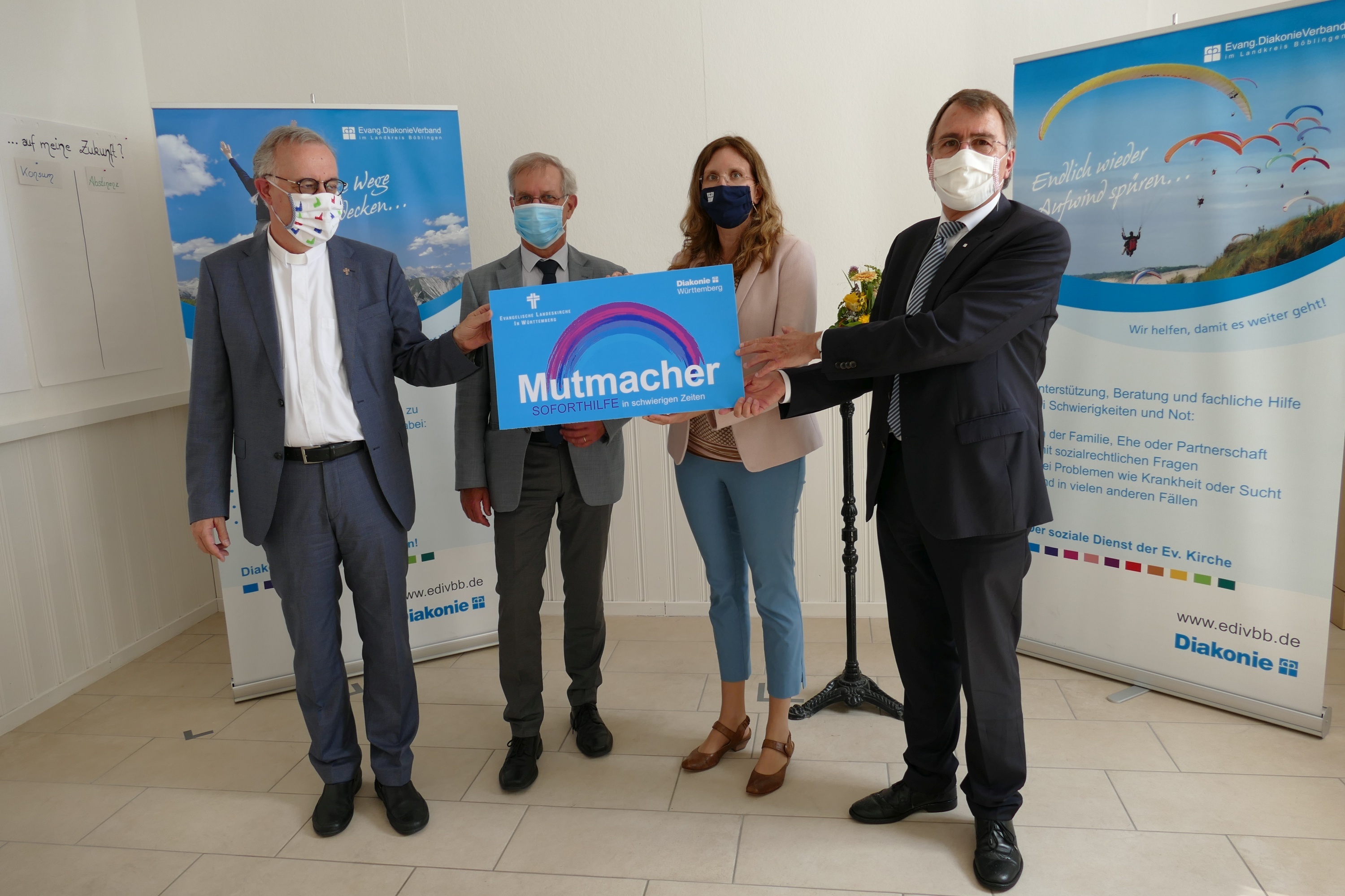 Bischof Dr. Otfried July, Dekan Dr. Bernd Liebendröfer, Simone Schächterle und Oberkirchenrat Dieter Kaufmann wollen Mut machen