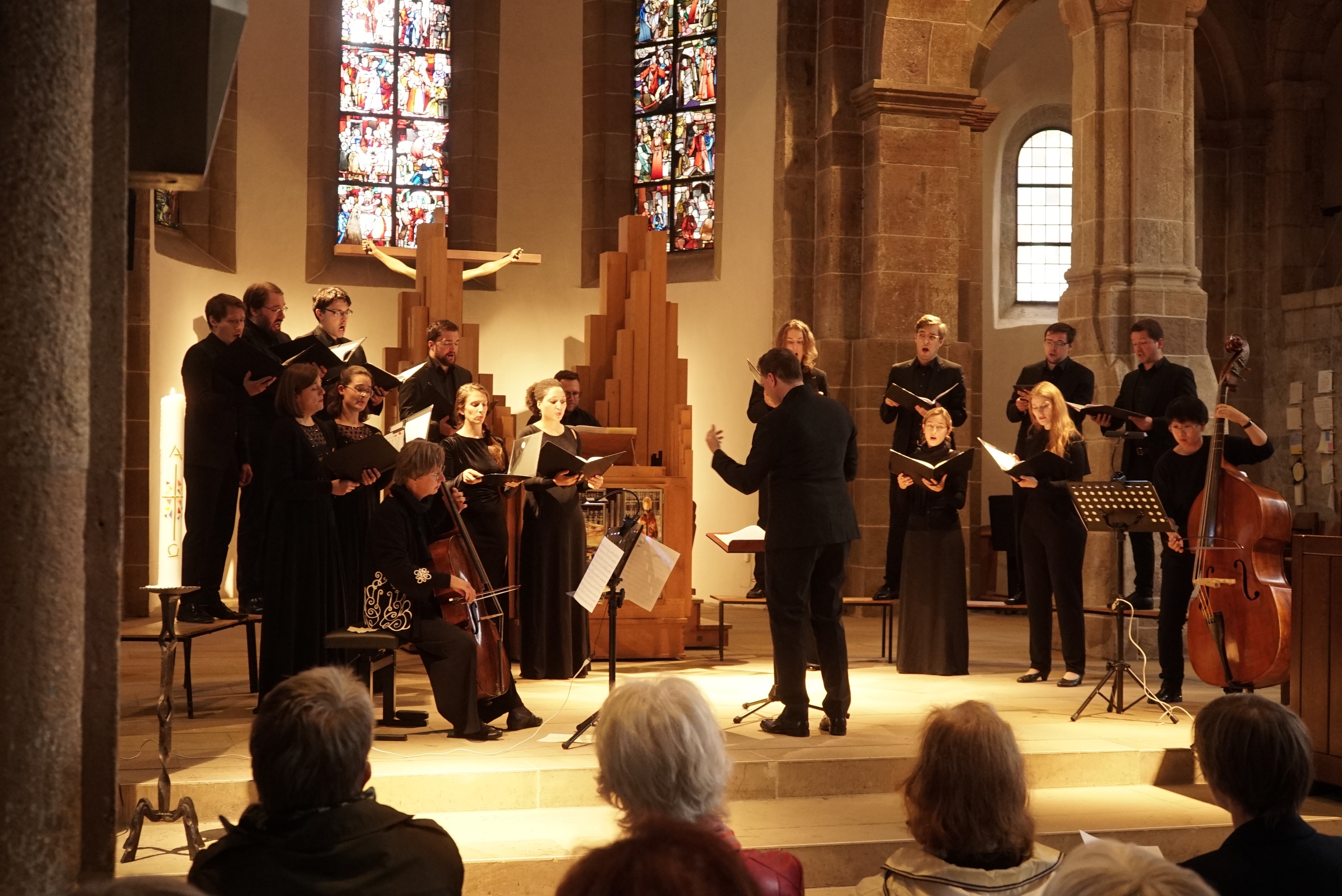 Das Vokalensemble cantus imperitus mit Instrumentalisten bei der Orgelreihe. Bild: Heiden