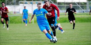 Lars Jäger (blaues Trikot) erzielte zwei Treffer beim 5:1-Erfolg des TSV Ehningen gegen die SG Bettringen.