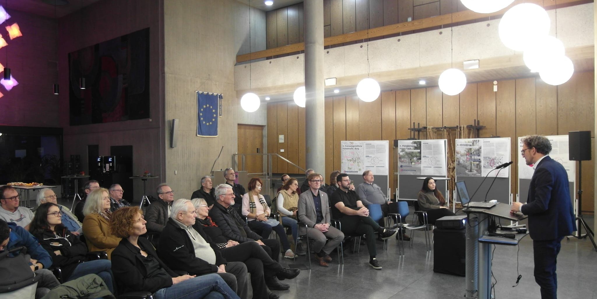 Am Mikrofon: Michael Paak, Leiter des Sindelfinger Amts für Stadtentwicklung und Geoinformation.