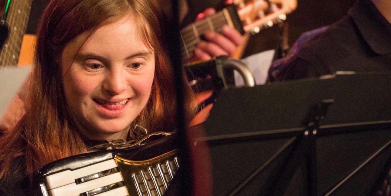 Die Band "Groove Inclusion" spielt im Sindelfinger Pavillon.