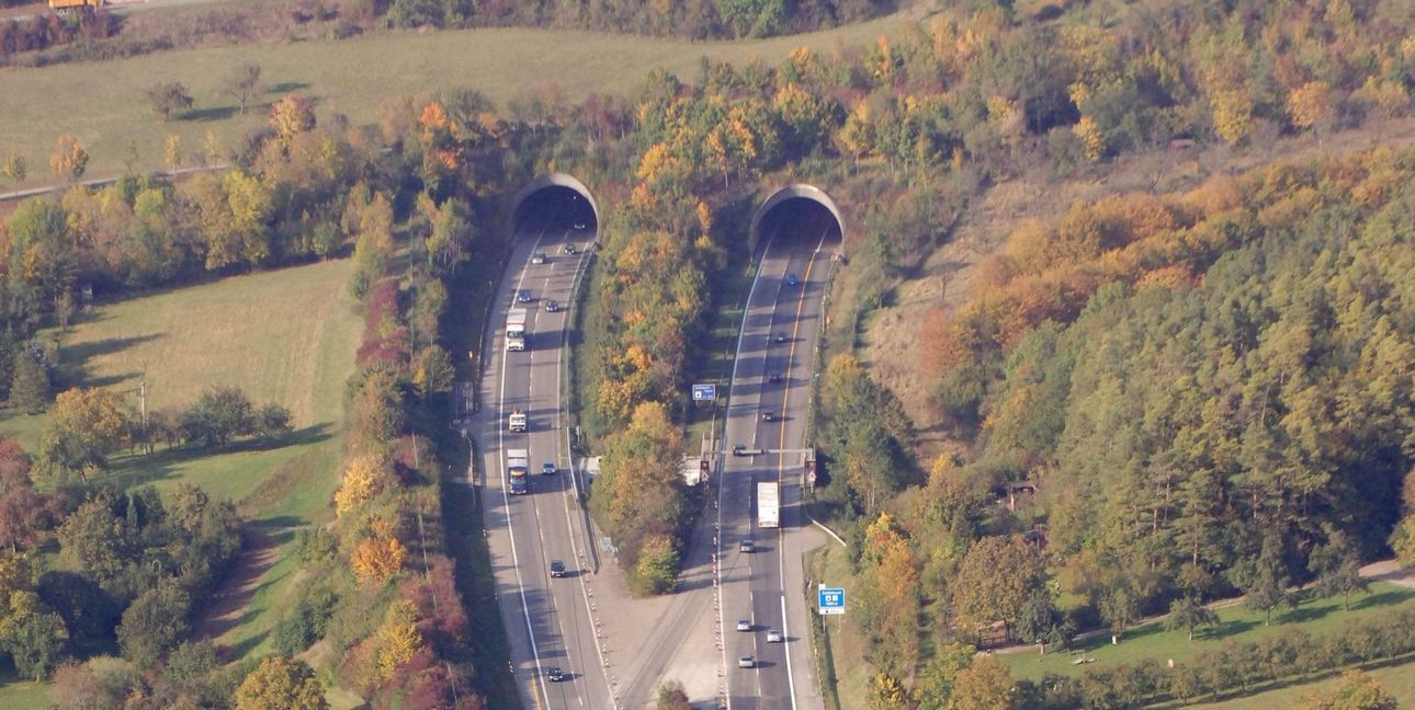 Die Ein- und Ausfahrten des Schönbuchtunnels.