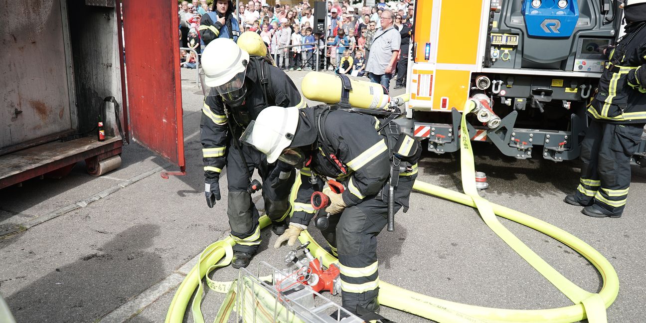Eine Attraktion beim Tag der offenen Tür der Maichinger Feuerwehr waren die Schauübungen. Bild: Heiden