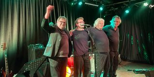 Joachim Kupke, Alex Schumacher, Herbert Renz und Reiner Pfleiderer (von links) bedanken sich nach ihrem Konzert beim Publikum.