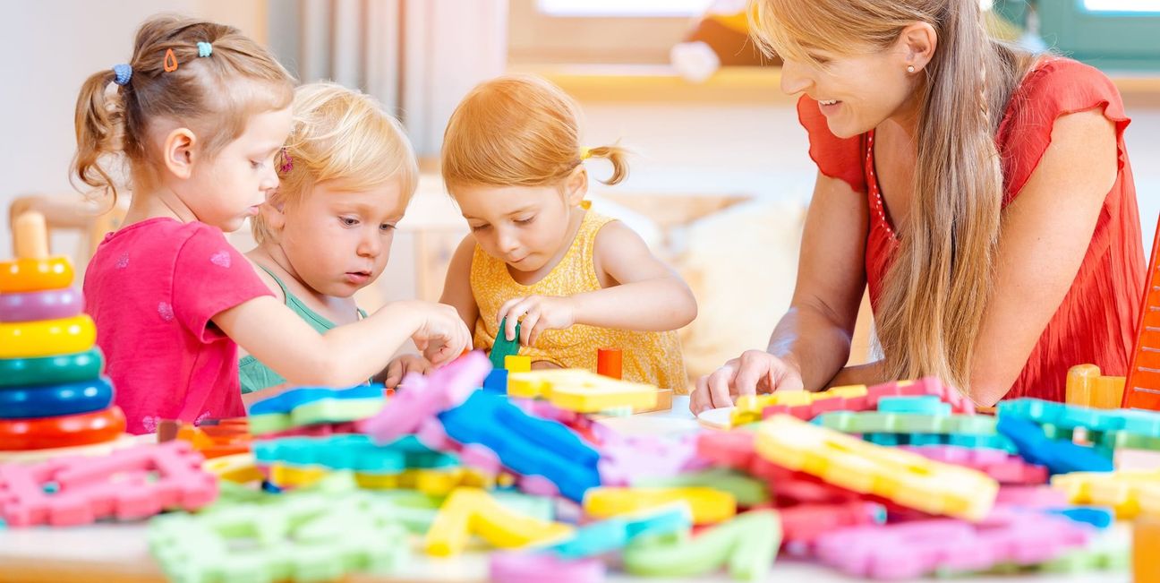 Die lieben Kleinen sollen es gut haben, auch wenn die Eltern arbeiten müssen. Aber kompetente Betreuung kostet Geld.