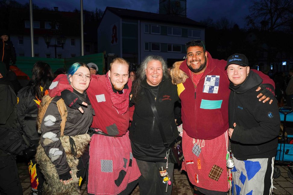 Halligalli und gute Laune: So war der Fasnetsauftakt in Aidlingen mit der neuen Bürgermeisterin Helena Österle.