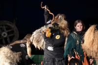 Halligalli und gute Laune: So war der Fasnetsauftakt in Aidlingen mit der neuen Bürgermeisterin Helena Österle.