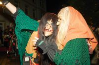 Halligalli und gute Laune: So war der Fasnetsauftakt in Aidlingen mit der neuen Bürgermeisterin Helena Österle.