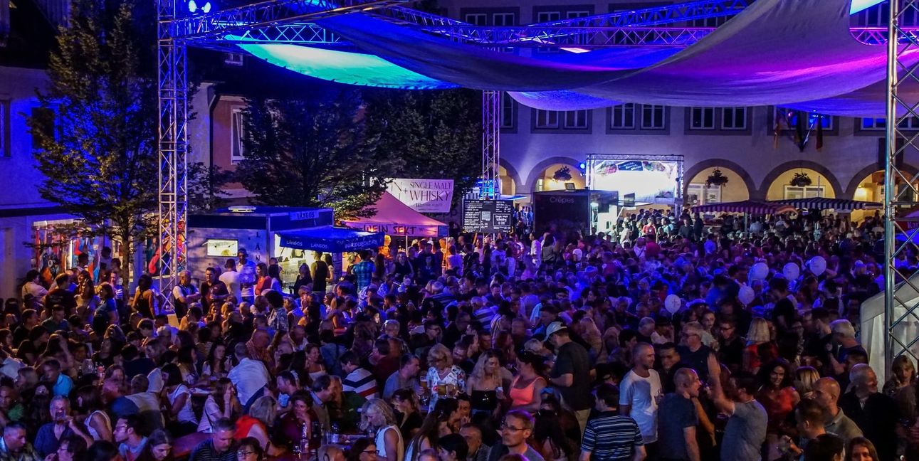 Auch in den Abendstunden wird beim Böblinger Stadtfest gefeiert.