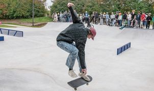 Cooler Sprung auf der neuen Skateanlage.	Bild: Nüßle