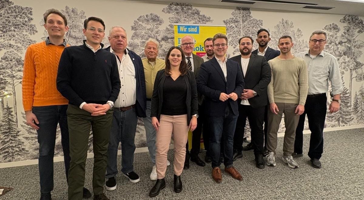 Neuer Vorstand von links.: Andreas Weik, Chris Steinbinder, Andreas Knapp, Peter Knorr, Vanessa Josenhans, Dr. Andreas Beyer, Florian Körner, Max Reinhardt, Ilhan Salik, Kapilan Krishnakumar, Luca Fiorenza, Dr. Oliver Hartig