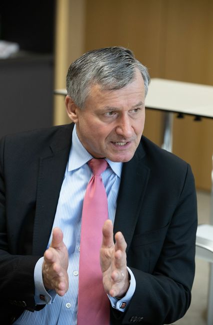 Der Vorsitzende der FDP in Baden-Württemberg, Hans-Ulrich Rülke, wäre über die Bildung eines Wolfsrudels nicht erfreut. „Das wäre eher Fluch für Baden-Württemberg“, sagt er.
