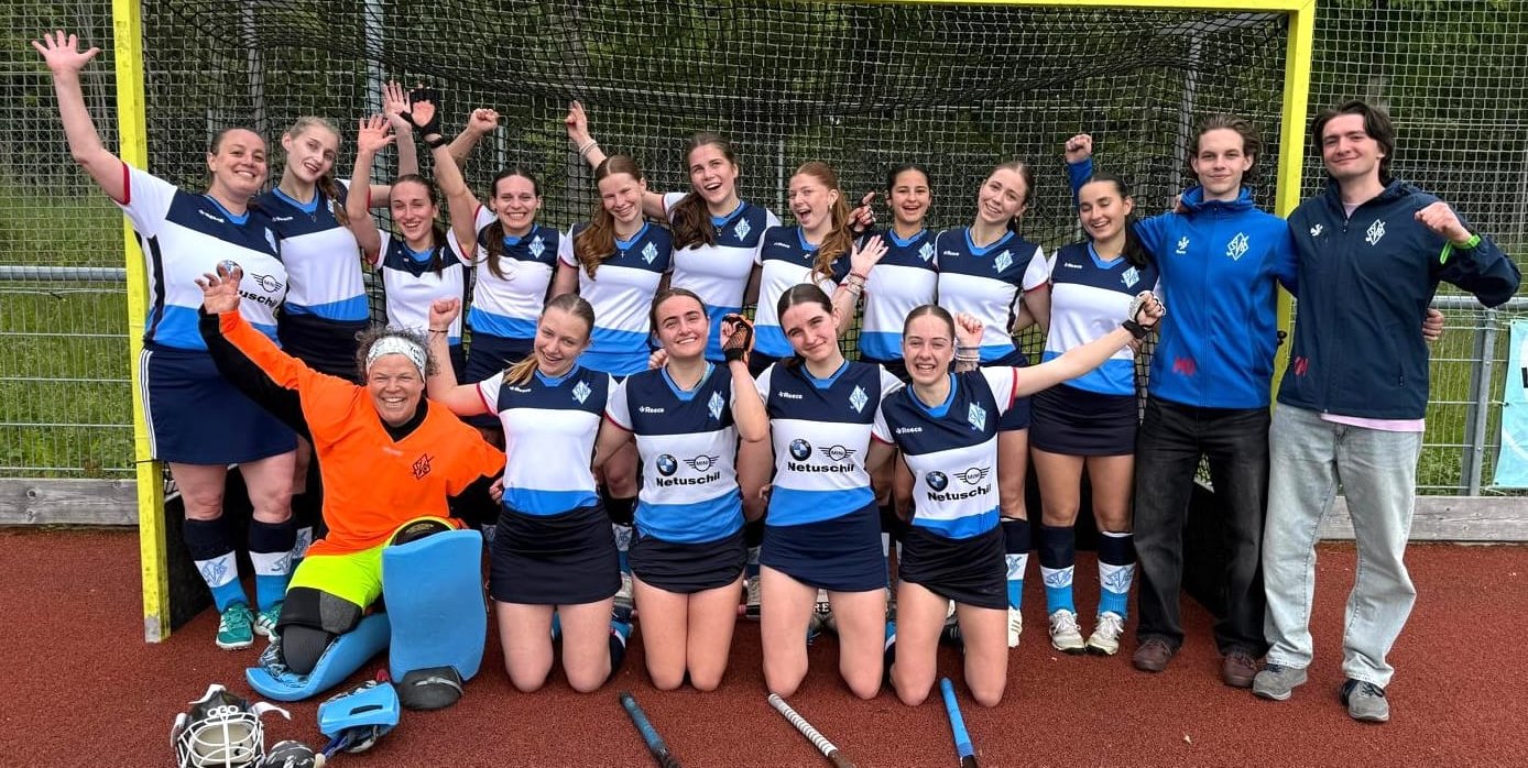 Die Böblinger Hockeyfrauen bejubeln ihren Auswärtssieg in Esslingen.  Am Ende reichte es allerdings knapp nicht zum Aufstieg.