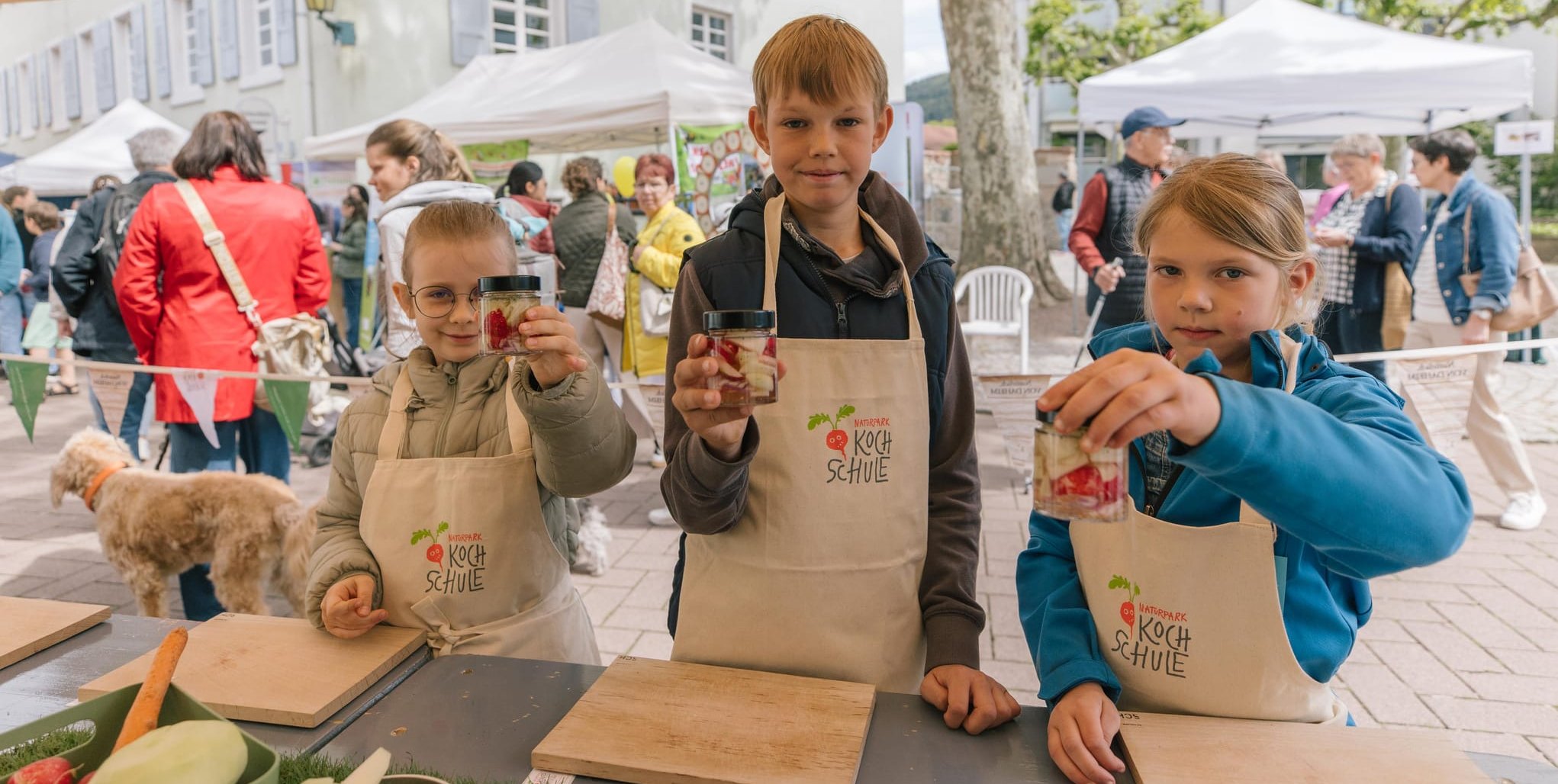 Kennenlernen was in der Region wächst, das steht im Mittelpunkt der Naturparkkochschule.