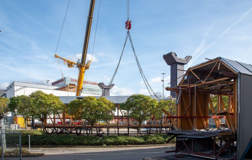 Die Brücke beim Breuningerland ist weg.
