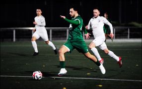 Routinier Tomislav Hlebec (mitte ) ist beim Fußball-Bezirksligisten TSV Dagersheim nicht zu ersetzen. Bild: photostampe
