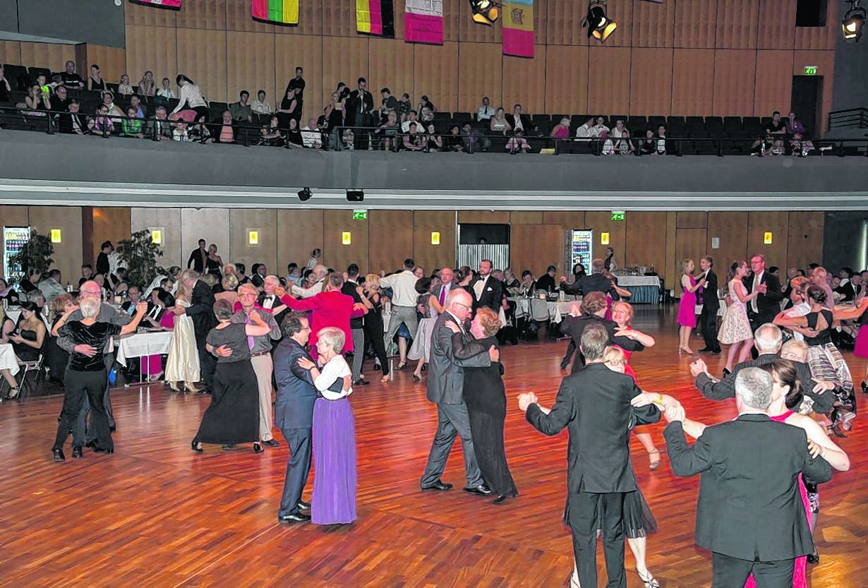 Die Böblinger Tanzgala ist der Event für begeisterte Tänzer und so bleibt die Tanzfläche stets gut gefüllt. Bilder: Nüßle