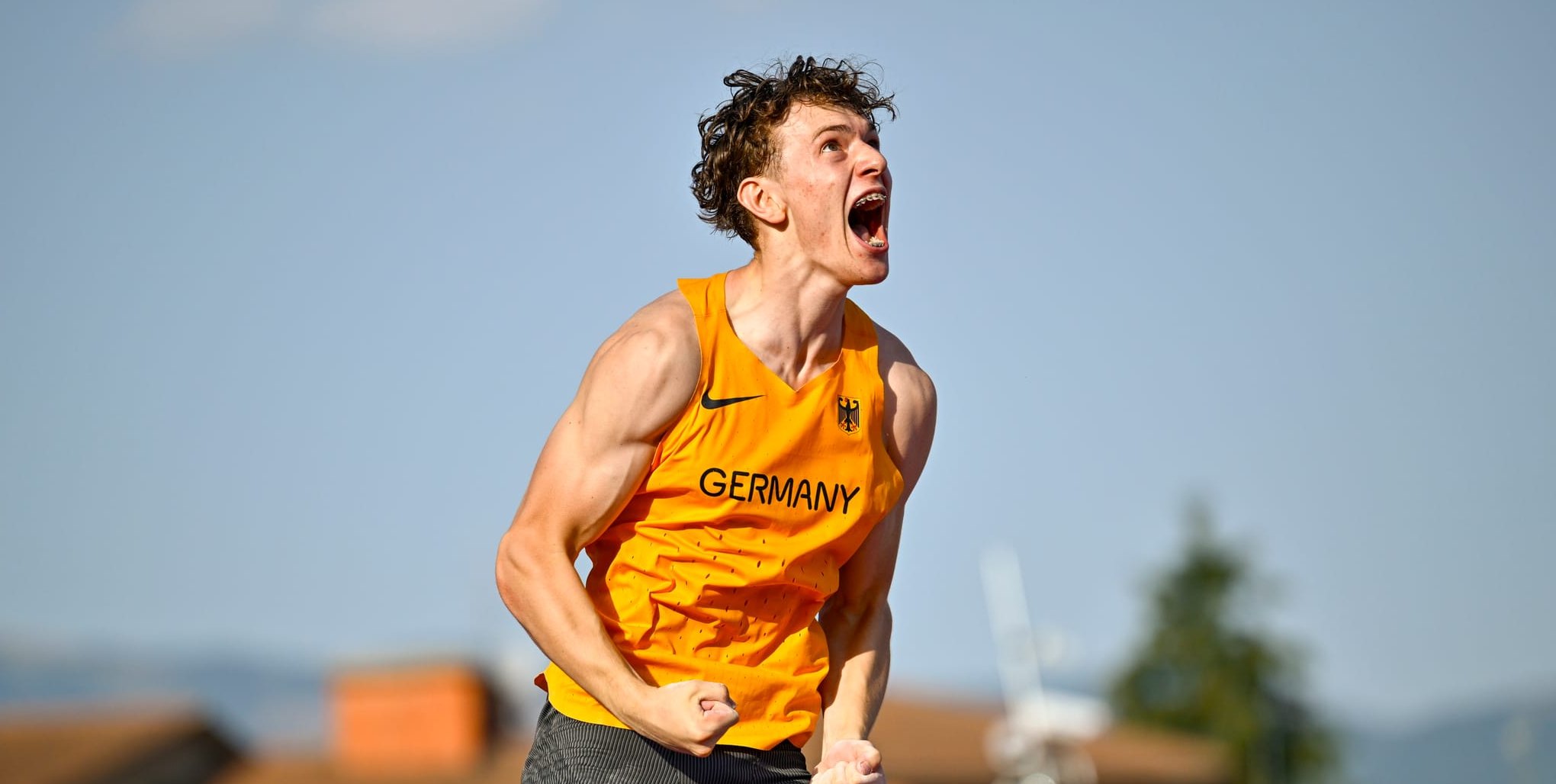 Nach den übersprungenen 5,15 Metern und dem Gewinn von EM-Gold schreit Jonathan Hummel seine Freude heraus.