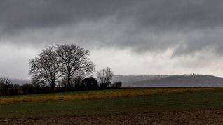 Mit den Temperaturen geht es imme weiter runter und die Sonne lässt sich kaum blicken (Symbolbild).