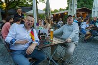 Deutschland-Fans feiern den Sieg gegen die Elfenbeinküste im Böblinger Bootshaus
