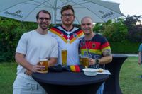 Deutschland-Fans feiern den Sieg gegen die Elfenbeinküste im Böblinger Bootshaus
