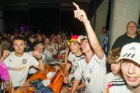 Deutschland-Fans feiern den Sieg gegen die Elfenbeinküste im Böblinger Bootshaus