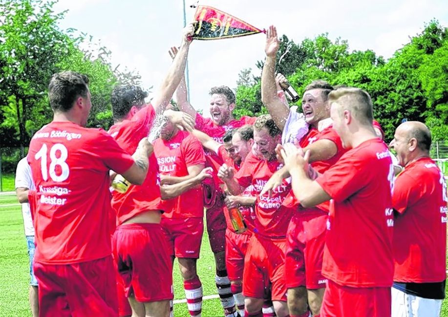 Fortuna Böblingen kommt aus dem Feiern nicht hinaus. Nach dem Aufstieg der Ersten in die Bezirksliga, schaffte gestern die Zweite den Sprung in die Kreisliga A. Bild: Photo 5