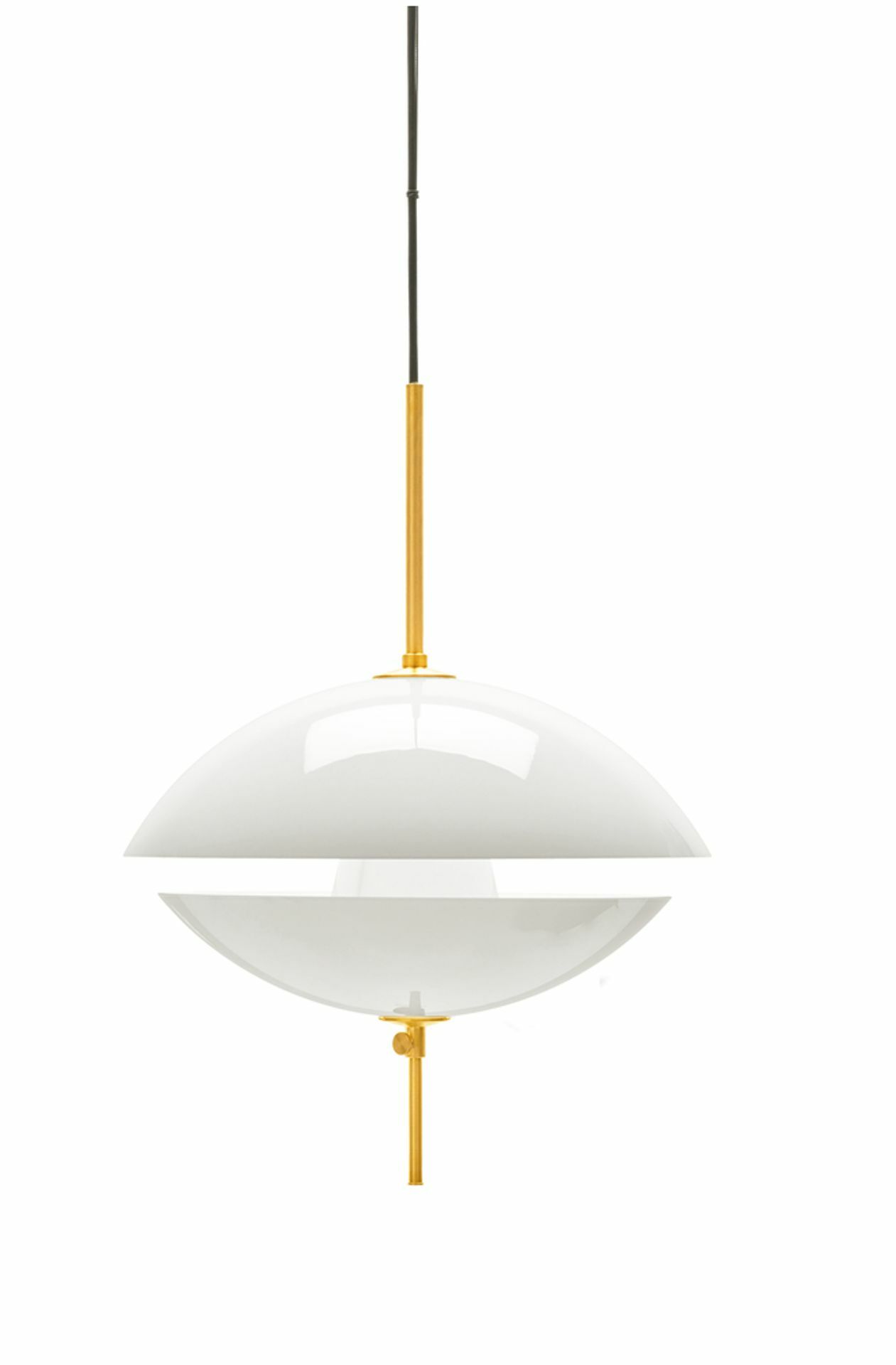 Ganz neu im Repertoire „Clam“ von zwei jungen Designerinnen, die  bei einem Fernsehwettbewerb reüssierten und deren Leuchte nun von Fritz Hansen produziert wird.