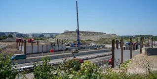Weil die provisorische Brücke an der Wolfgang-Brumme-Allee eingehoben wird, muss die A81 gesperrt werden.