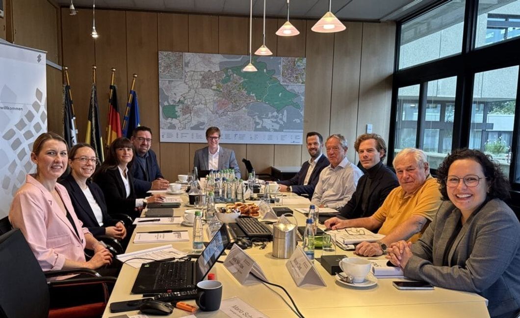 Die Jury des Sindelfinger Wirtschaftspreises „Sindolf“ bei ihrer Sitzung unter dem Vorsitz von Oberbürgermeister Markus Kleemann (Mitte).