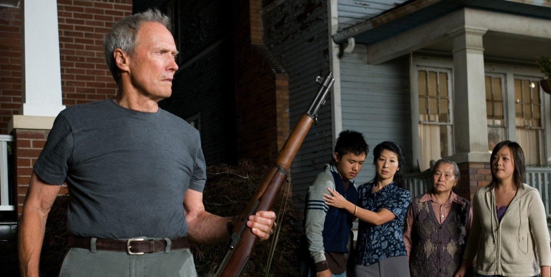 Clint Eastwood ist so hart wie sein „Gran Torino“. Seine aisatischen Nachbarn können sich auf ihn verlassen.