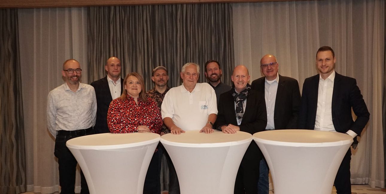 Zum neuen GHV-Vorstand mit seinen Fachgruppensprechern gehören von links Henning Mezger, Peter Kramer, Sandra Adler, Andreas Terschawetz, Hermann Ayasse, Bernd Dörich, Dr. Bernd Schmalenbach, Oliver Claus und Simon Bräuning. Es fehlen der Vize-Vorsitzende Robert Klotz und Co-Fachgruppensprecher Handwerk Dirk Schumacher.