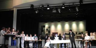 Die Oberstufen-Theater-AG des GGS spielt noch zweimal den „Besuch der alten Dame“.