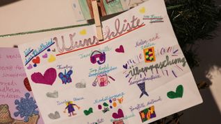 Viele Kinder haben ihre Briefe mit Malereien oder Aufklebern verziert. (Archivbild)