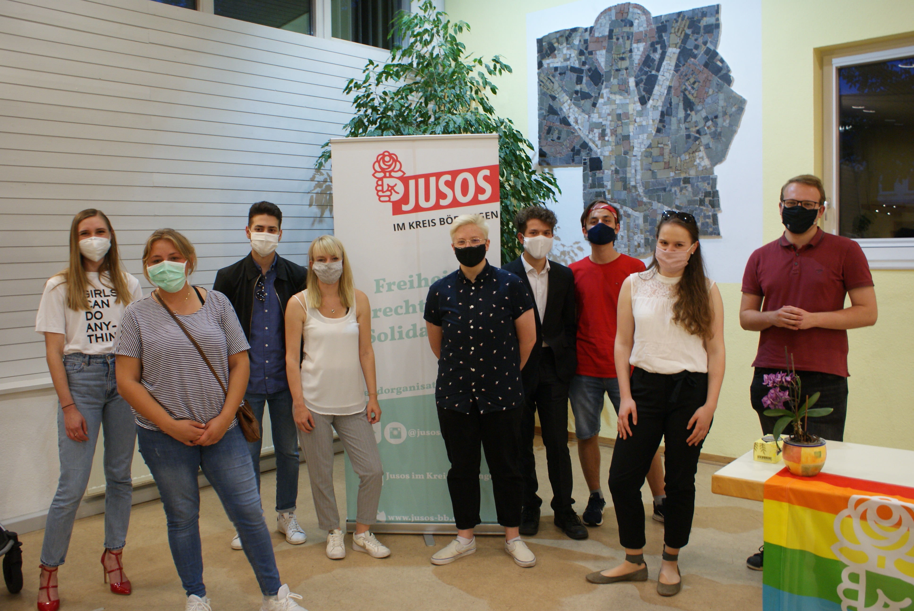 Der neue Juso-Kreisvorstand: Anna Baruzzi, Pia Ellen Böttcher, Samet Mutlu, Steffi Engmann, Jamie Speidel, Benjamin Merkt, Jannis Ahlert, Hannah-Lea Braun und Martin Wenger (von links).