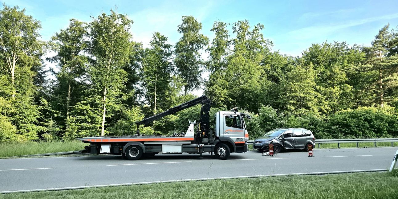 Der Verkehr wurde an der Unfallstelle vorbei geleitet.
