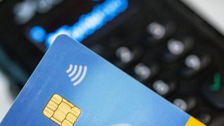 Im Handel häufig erste Wahl von Verbrauchern: Die Girocard (Archivbild)