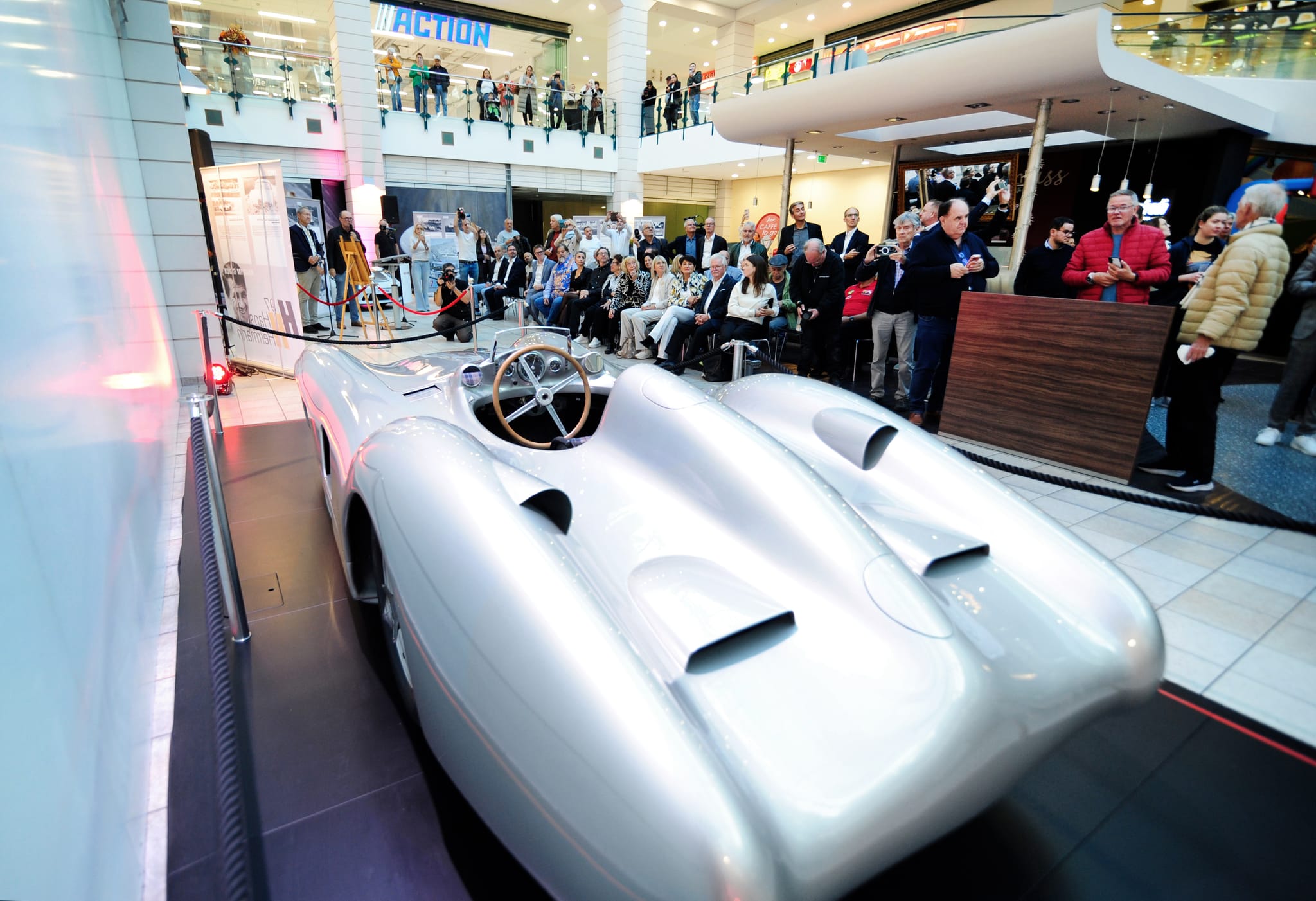 Mit diesem Mercedes-Benz W 196 R Stromlinienwagen, auch als „Streamliner“ bekannt, trat Hans Herrmann in den Jahren 1954 und 1955 in der Formel 1 an.